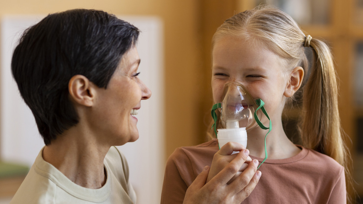 Terapi Uap untuk Penyakit Pernapasan: Inhaler atau Nebulizer?